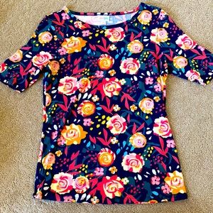 Lularoe Gigi top. Like new.